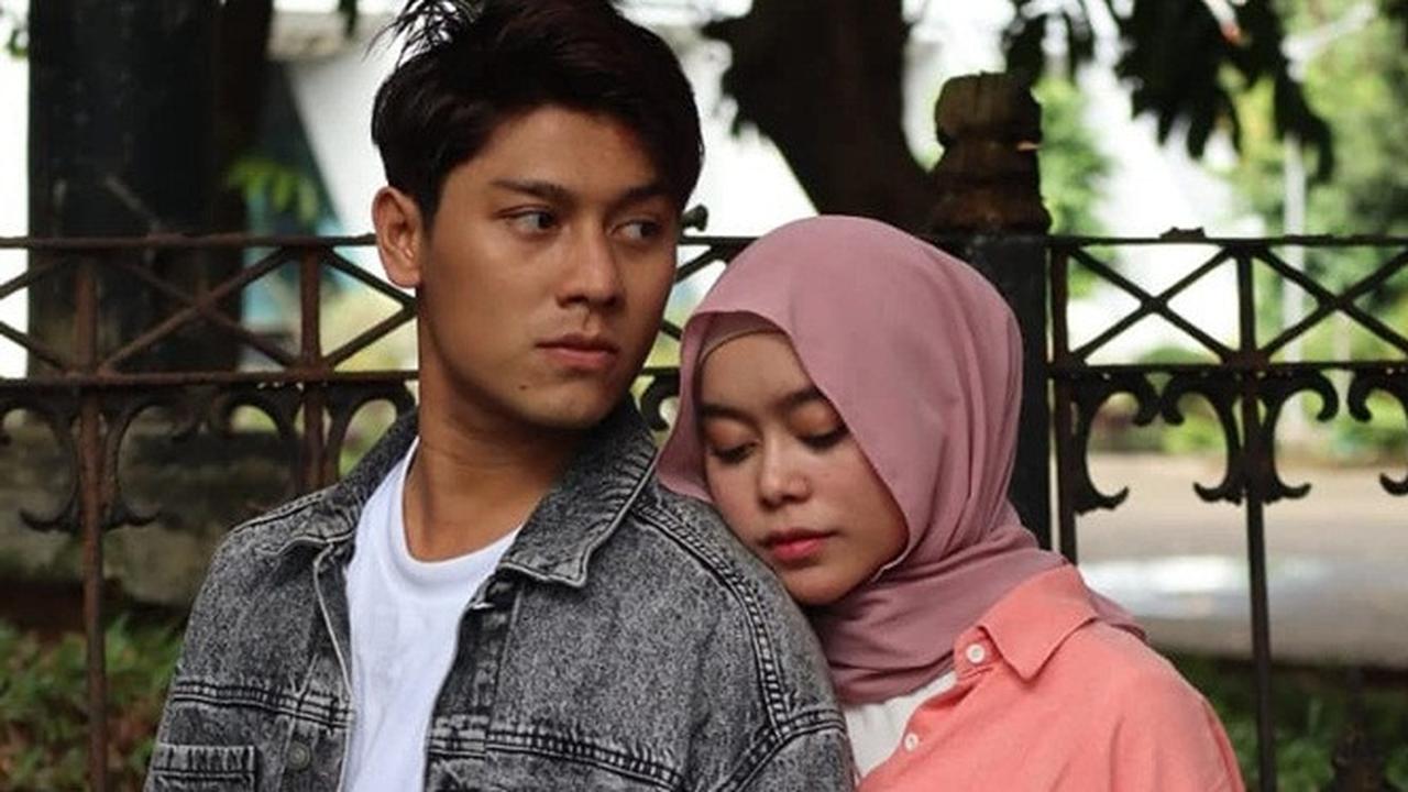 8 Potret Lesty Kejora dan Rizky Billar saat Syuting Kulepas dengan Ikhlas, Bikin Baper