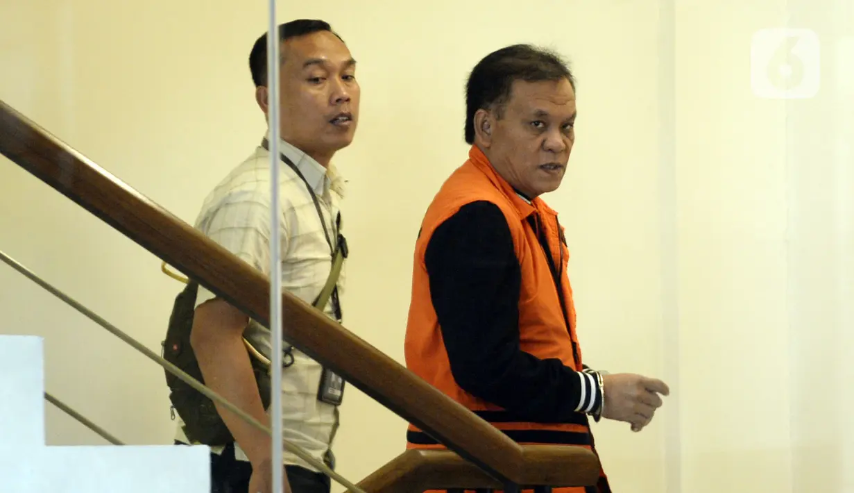 Direktur Utama PT Rudi Jaya, Ibnu Ghopur penyuap Bupati Sidoarjo, Saiful Ilah akan menjalani pemeriksaan oleh penyidik di Gedung KPK, Jakarta, Selasa (18/2/2020). Ibnu Ghopur diperiksa sebagai tersangka terkait suap proyek infrastruktur di Dinas PUPR Kabupaten Sidoarjo. (merdeka.com/Dwi Narwoko)