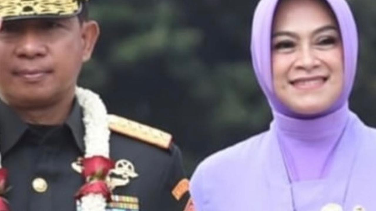 Evi Sophika kini ditetapkan sebagai Ibu asuh Taruna Akmil. Ia dilantik bulan November di Magelang, Jawa Tengah.