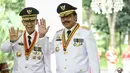 Gubernur Kepulauan Riau, Muhammad Sani dan wakilnya, Nurdin Basirun, berpose saat acara pelantikan gubernur dan wakil gubernur masa jabatan tahun 2016-2021 di Istana Merdeka, Jakarta, Jumat (12/2 ).(Liputan6.com/Faizal Fanani)