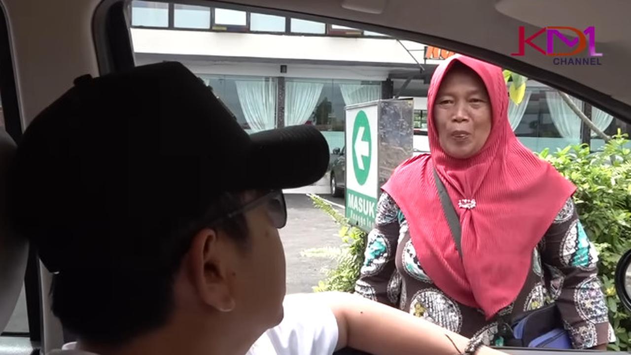 Ibu Oneng Tukang Combro Bahagia Anaknya Ingin Dilamar Oleh Dedi Mulyadi 'Saya Lagi Cari Istri, Cantik Enggak Anaknya