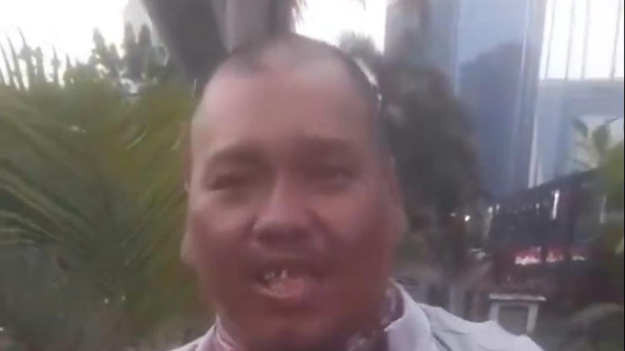 Momen Polisi Bantu Pengendara Motor yang Tiba-tiba Pingsan di Jalan Ini Viral, Tuai Pujian