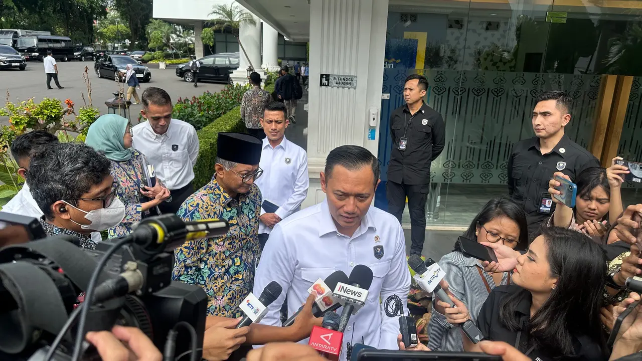 Menteri Koordinator Bidang Infrastruktur dan Pembangunan Kewilayahan, Agus Harimurti Yudhoyono (AHY) di Istana Negara, Jakarta, Rabu (12/3/2025).