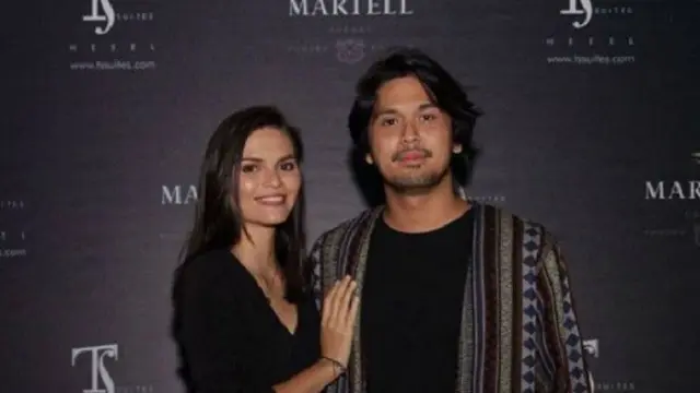 [Bintang]  Firrina dan Petra Sihombing