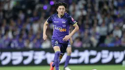 Takumu Kawamura kecil mulai bergabung dengan akademi klub kota kelahirannya, Sanfrecce Hiroshima saat berusia 13 tahun. Belum sempat mencicipi atmosfer tim utama, ia memutuskan untuk mencari menit bermain di klub lain terlebih dahulu. (J.LEAGUE)