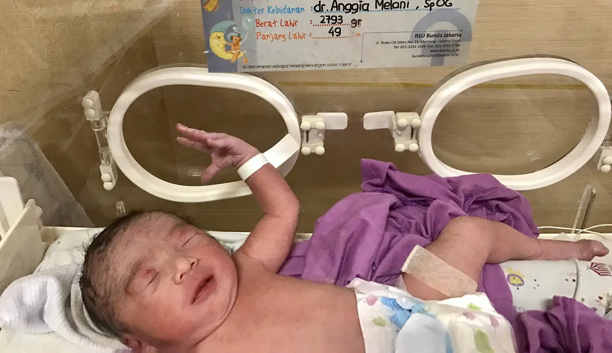 Kabar bahagia itu disampaikan Solmed melalui akun instagram. Ucapan terima kasih kepada yang selama ini membantunya untuk mendapatkan momongan anak kembar. (Instagram/ustad_solmed)