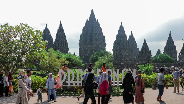 Ragam Aktivitas Seru di Candi Prambanan Selama Libur Lebaran 2024, Salah Satunya Belajar Membaca Weton