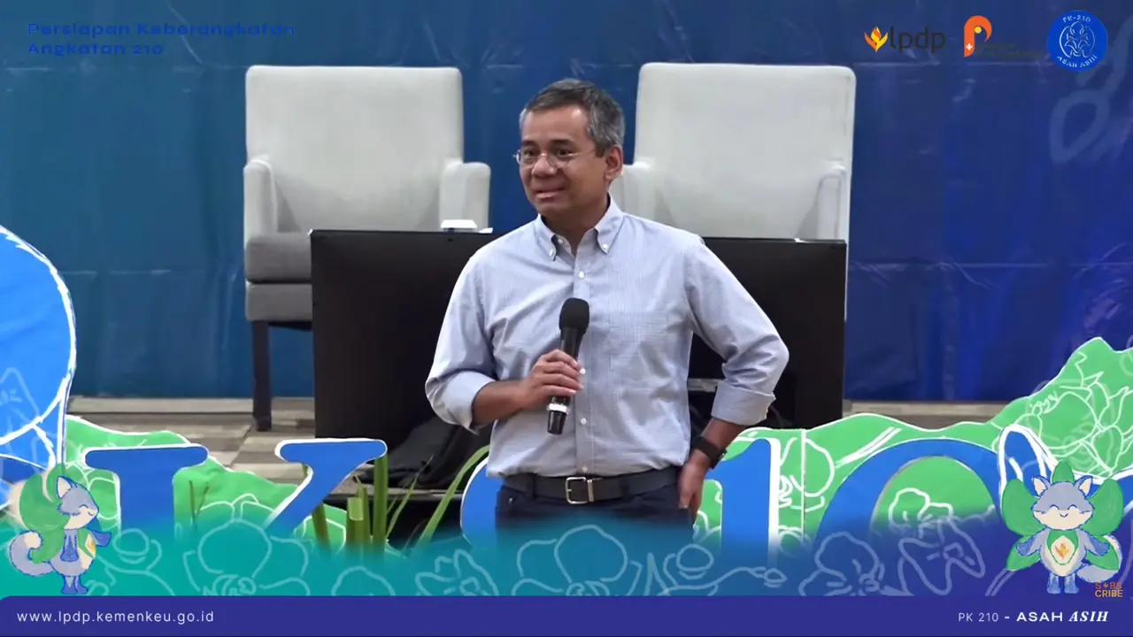 Wakil Menteri Keuangan (Wamenkeu) Suahasil Nazara dalam pembekalan Keberangkatan LPDP 275 mahasiswa penerima beasiswa LPDP (Awardee) Angkatan 210 dengan tema ”Pembentukan SDM Berintegritas dan Kepemimpinan Berdaya Saing Global".