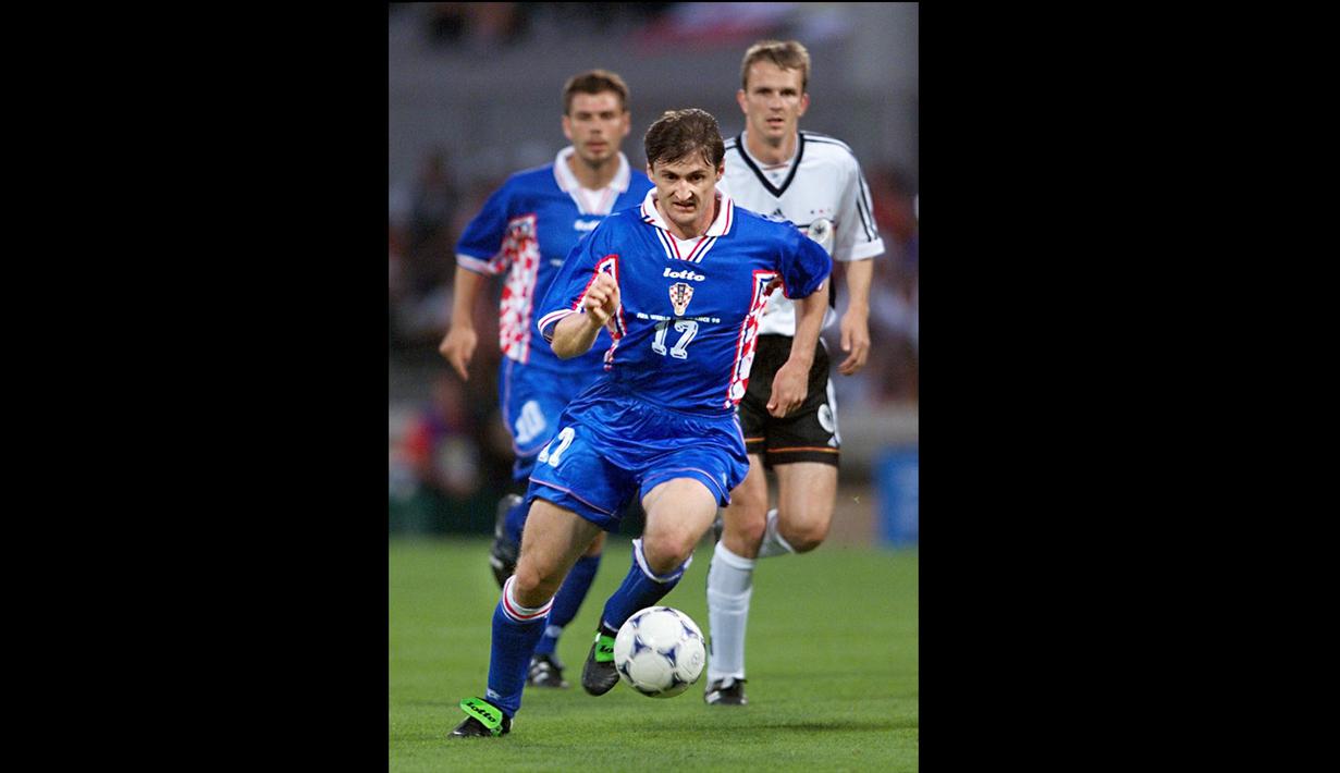 Robert Jarni merupakan pemain pertama yang diboyong Juventus dari Torino. Bek legendaris Timnas Kroasia ini datang pada awal musim 1994/1995 setelah bermain di Torino selama semusim. Ia diboyong dengan biaya sebesar 465 ribu euro atau setara 7,1 miliar rupiah. (AFP/Eric Feferberg)