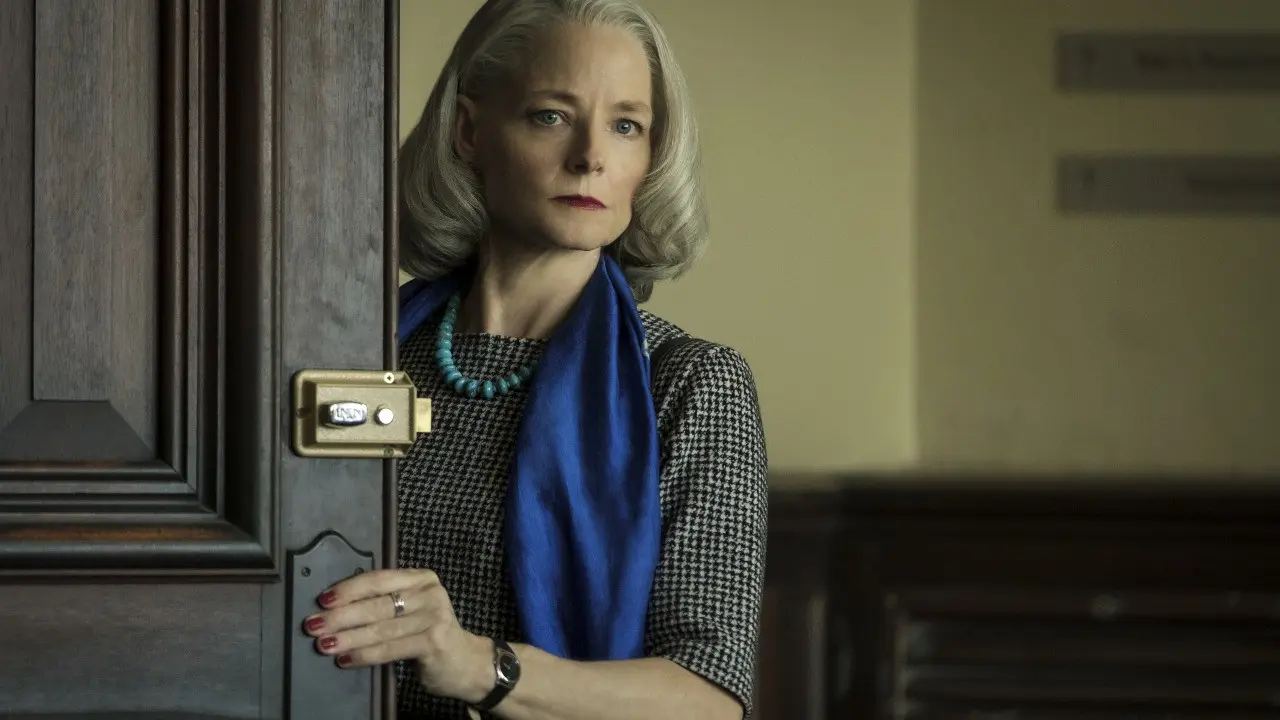 Jodie Foster sebagai Nancy Hollander dalam The Mauritanian. (Foto: Dok. STX Films)