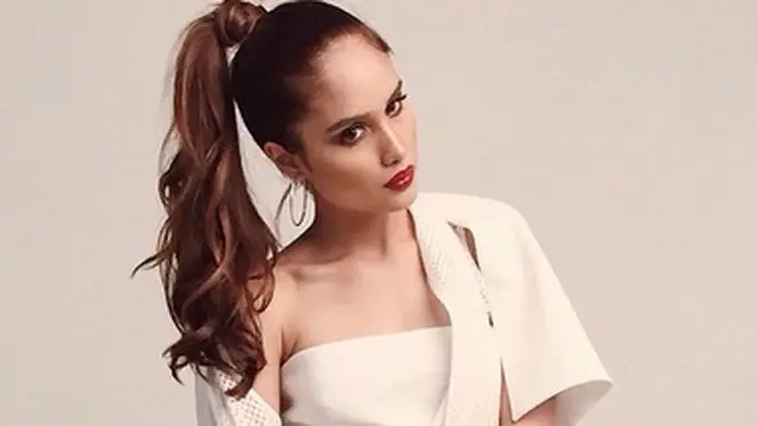 [Bintang] Artis dengan poni tail