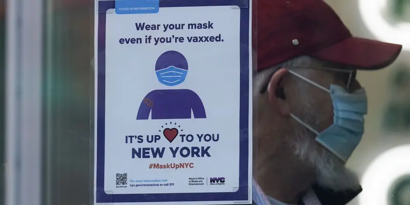 New York mengembalikan mandat masker saat kasus melonjak