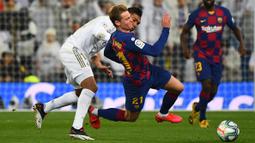 Selama berseragam Barcelona, De Jong sudah menjalani 26 pertandingan di Liga Spanyol 2019-2020. (AFP/Gabriel Bouys)