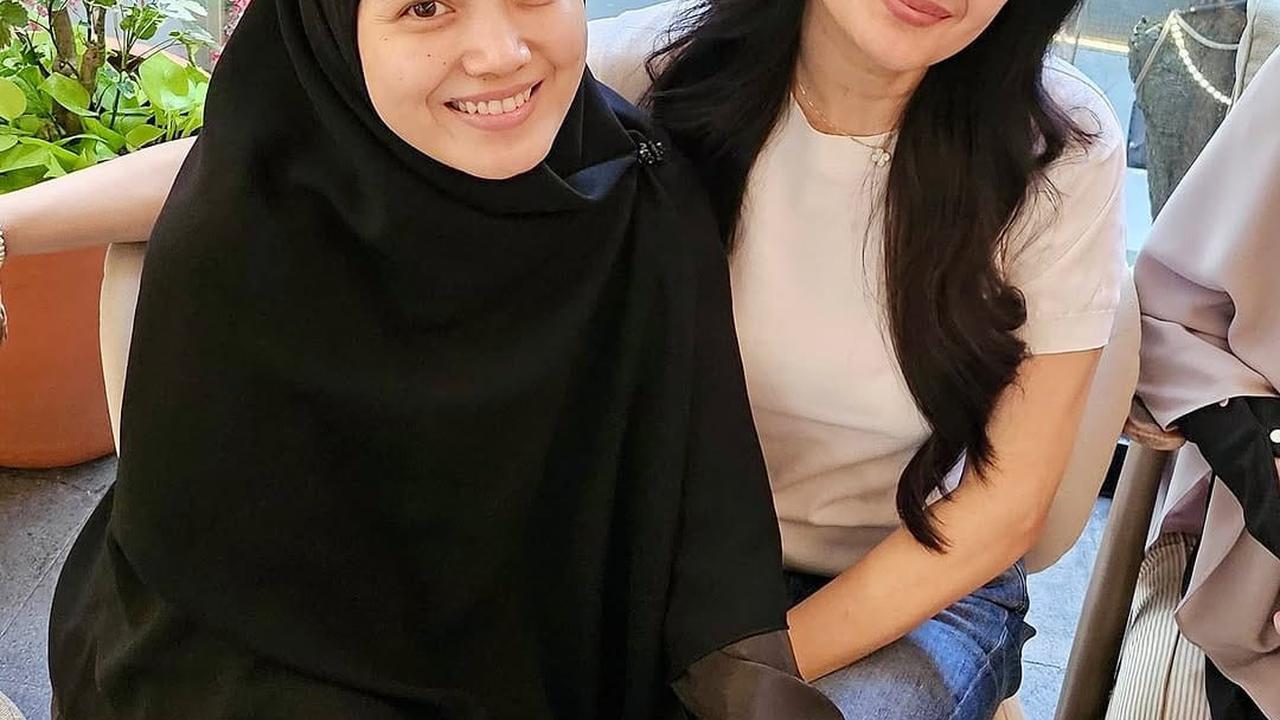Bahagia Selalu Dilibatkan Soal Cucu, Ini 7 Potret Donna Harun dengan Herfiza Sang Menantu