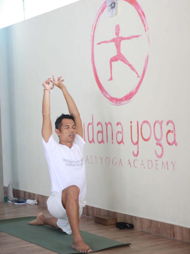 Putu Dwijendra di Udana Yoga Bali