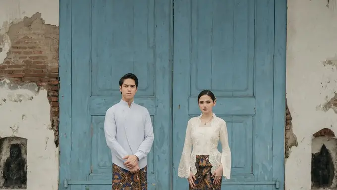 Bak Pangeran dan Putri, 6 Potret Romantis El Rumi dan Syifa Hadju Dibalut Busana Adat Jawa saat Prewedding di Keraton Solo