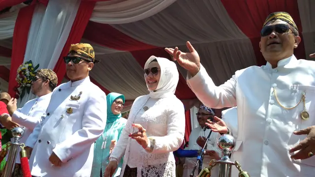 Saat Penari Sintren Cilik Hiasi Rangkaian Peringatan HUT ke 650 Cirebon