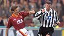 Zinedine Zidane - Zidane muncul sebagai satu di antara playmaker hebat menjelang akhir 1990-an. Pemain asal Prancis ini bermain di kompetisi Serie A bersama Juventus pada tahun 1996. (AFP/Gerard Julien)