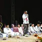 Menko Polhukam Mahfud MD, memimpin doa untuk Palestina bersama ribuan santri di Pondok Pesantren Minggir, Sleman, Daerah Istimewa Yogyakarta pada Sabtu (4/11/2023). (Dok. Istimewa)