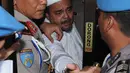 Ketua FPI Habib Rizieq saat masuk ke dalam Gedung Rupatama menghadiri gelar perkara terbuka kasus dugaan penistaan agama oleh Basuki T Purnama, Jakarta, Selasa (15/11). Rizieq menjadi saksi ahli dari pihak pelapor. (Liputan6.com/Helmi Afandi)