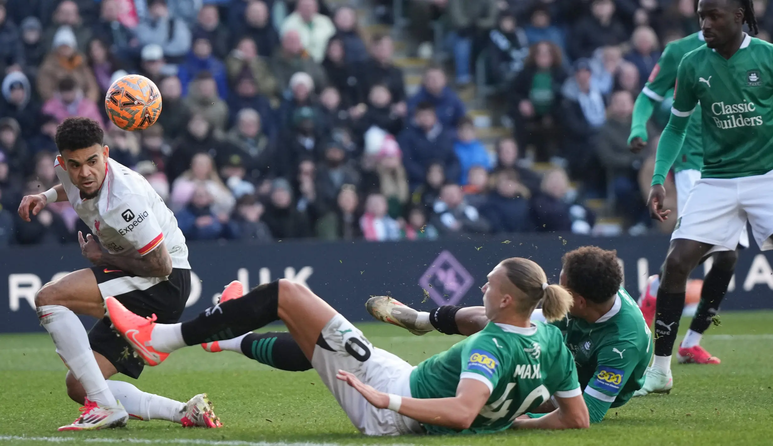 Foto: Melihat Solidnya Permainan Plymouth Argyle, Juru Kunci