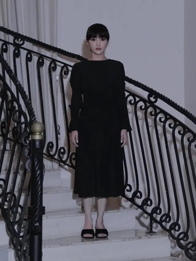 Beda Gaya 4 Seleb Tampil dengan Riasan Gothic ala Wednesday Addams, Sarwendah hingga Tiara Andini