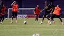 Sejumlah pemain Ajax Amsterdam saat melakukan latihan ringan di Stadion GBK  Jakarta, (Liputan6.com/Helmi Fithriansyah)