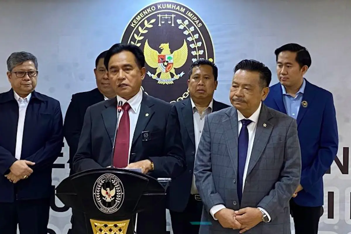 Menteri Koordinator Bidang Hukum, HAM, Imigrasi, dan Pemasyarakatan Yusril Ihza Mahendra saat memberikan keterangan pers di Jakarta. (Istimewa)