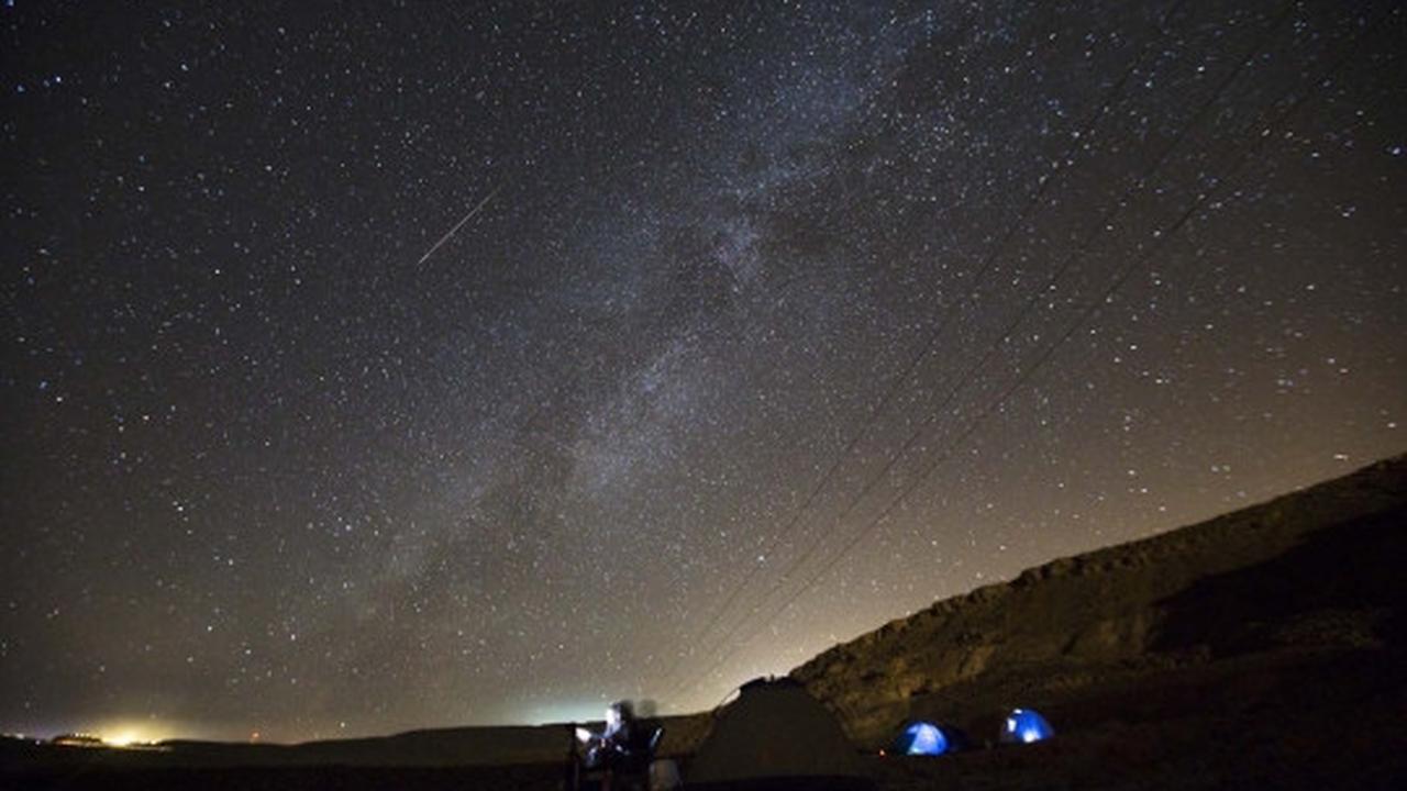 Keindahan hujan meteor berpadu Galaksi Bima Sakti hiasi langit dunia