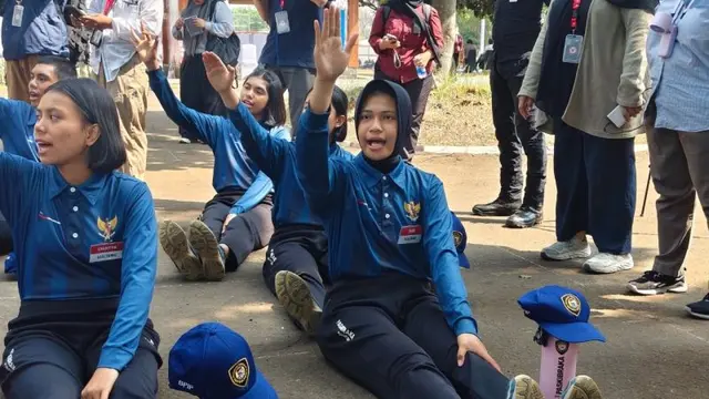 Ismi Ulfaida, siswi Sekolah Rakyat Terintegrasi 22 Polewali Mandar saat latihan gabungan Paskibraka
