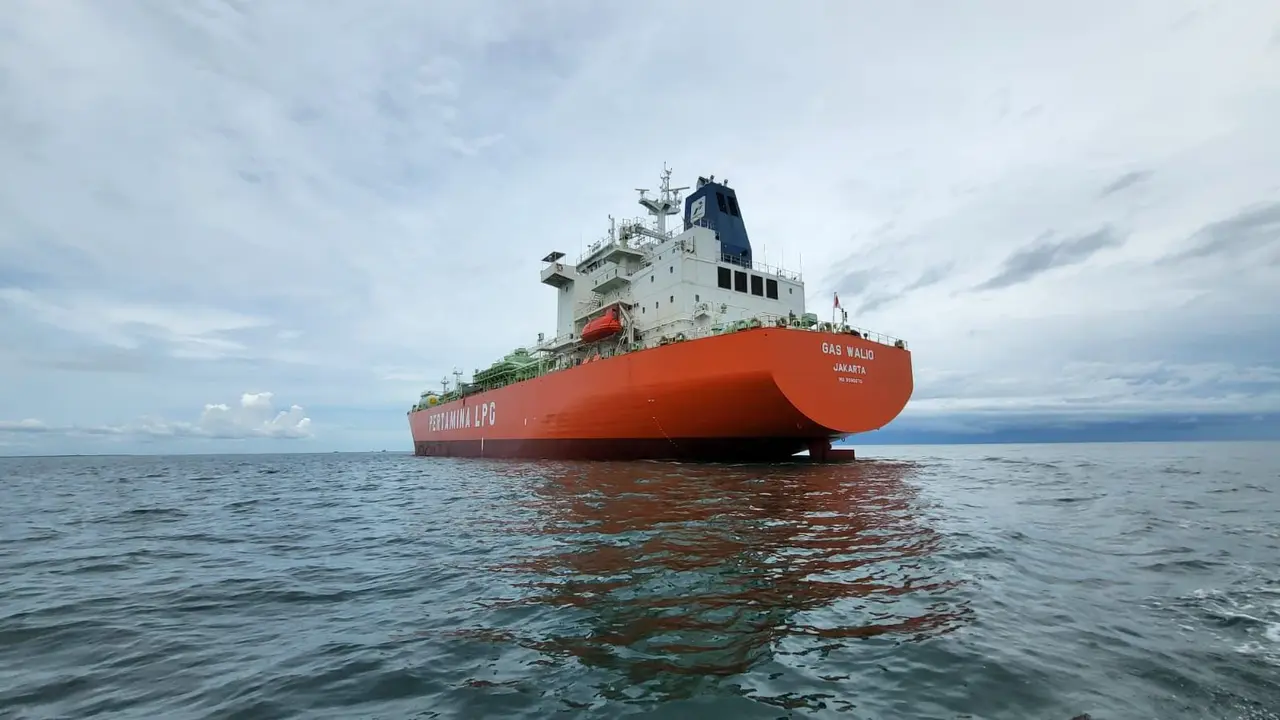Persiapan pelayaran internasional untuk kapal tanker MT Gas Walio ke Singapura- Australia-China-Korea-Jepang. (Dok Pertamina)