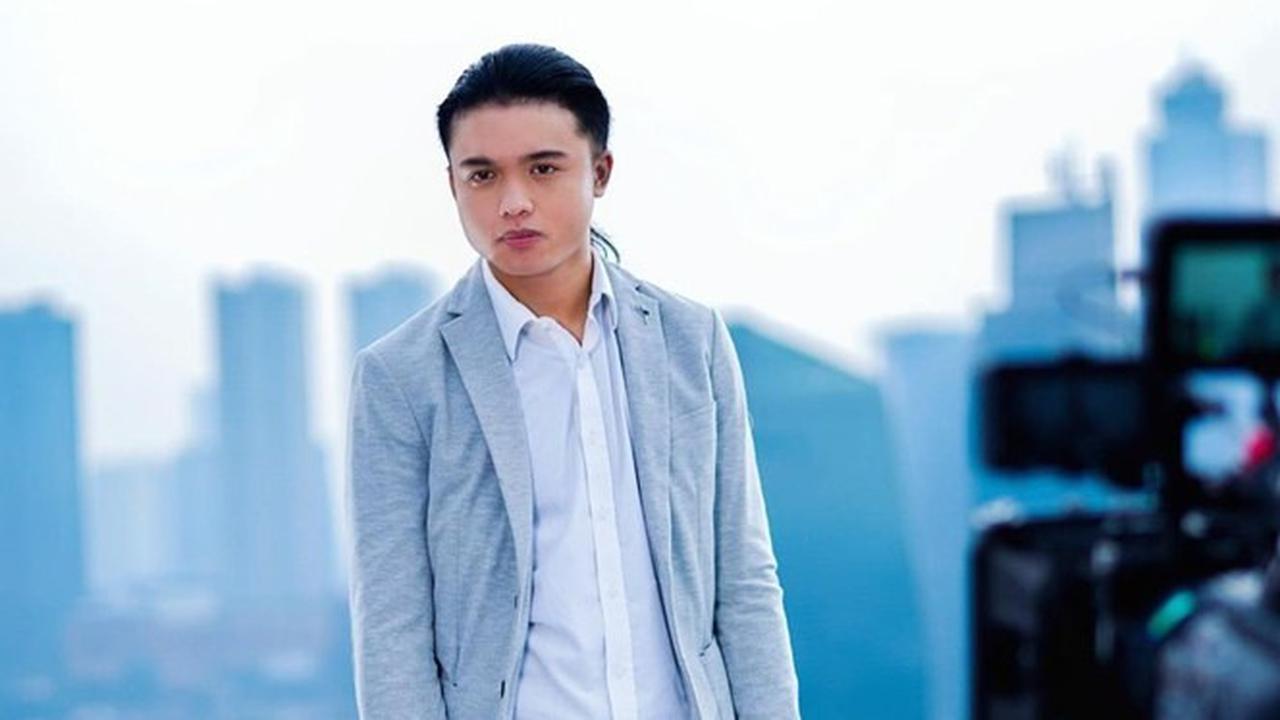 7 Potret Restu, Putra Charly van Houten yang Ikut Terjun di Dunia Musik