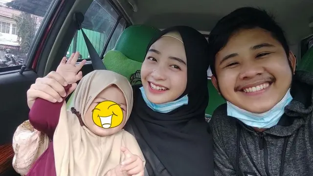 Siap Sambut Anak Kedua, Ini 6 Potret Rafly DA dan Ega Noviantika Momong Buah Hati