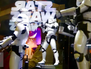 Miniatur Star Wars Stormtroopers dipajang saat pameran Indonesia Comic Con di JCC, Jakarta, Sabtu (14/11). Pameran mainan dan comic ini berlangsung dari tanggal 14-15 November 2015. (Liputan6.com/Fery Pradolo)