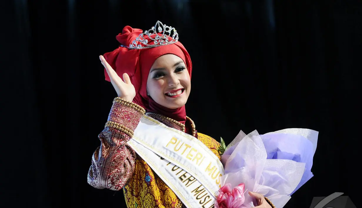 Siti Nurmelia Baskarani (19) menjadi pemenang pada ajang pencarian bakat Putri Muslimah Indonesia 2014,  Rabu (28/5/2014) (Liputan 6.com/Andrian M Tunay)