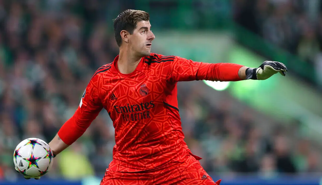 Penjaga gawang Real Madrid Thibaut Courtois saat melawan Celtic pada pertandingan sepak bola Grup F Liga Champions di Celtic Park, Glasgow, Skotlandia, 6 September 2022. Real Madrid mengalahkan Celtic dengan skor 3-0. (AP Photo/Scott Heppell)