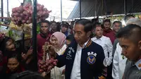 Jokowi meninjau Pasar Balerong Balige Kabupaten Toba Samosir.