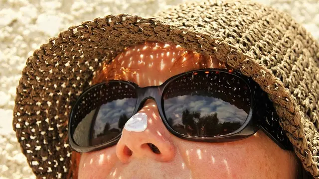 5 Area Tubuh yang Sering Tak Terlindungi Sunscreen