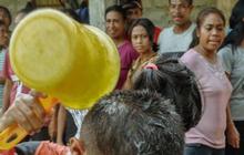 Senyum Warga Desa Pada Eweta, Kini Bisa Nikmati Air Bersih