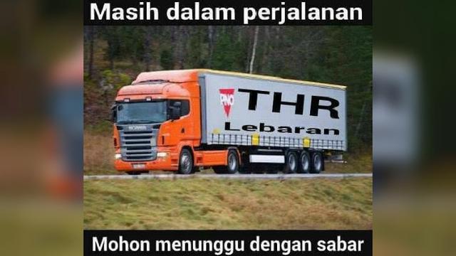 Pengalaman menunggu THR ini juga menjadi bahan lelucon warganet di media sosial.