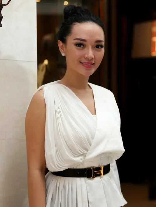 Zaskia Gotik pun mengakui terdapat beberapa faktor yang menjadi pertimbangannya untuk yakin menjalani kehidupan bersama Rian. (Andy Masela/Bintang.com)