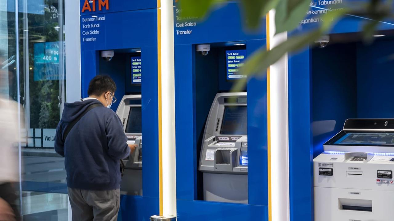 Cara Cek Utang yang Dihapus Presiden Prabowo, Khusus di ATM BRI dan Mandiri