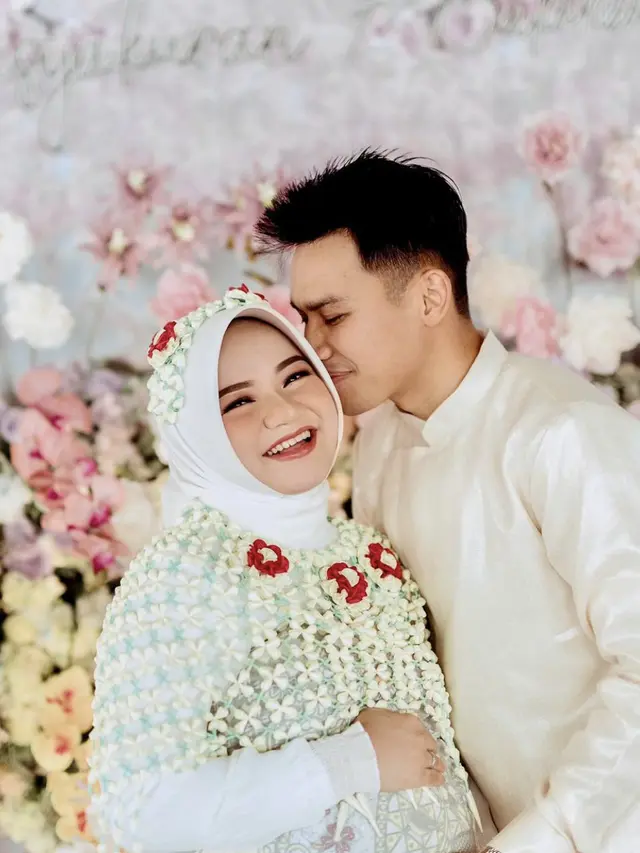 Potret Witan Sulaiman dan sang istri yang mengadakan acara tasyakuran tujuh bulanan, sumber Instagram: @rismahanisulaiman_