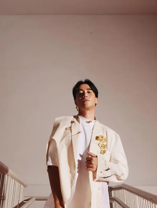 Dalam keterangan fotonya, Vidi Aldiano menuliskan kata-kata motivasi. "Tidak ada kata kalah. Ini hari yang panjang, aku merindukannya," tulis dia dalam bahasa Inggris dan Korea [instagram/vidialdiano]