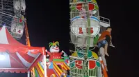 Puluhan Pengunjung Pasar Malam Terjebak Dua Jam di Bianglala