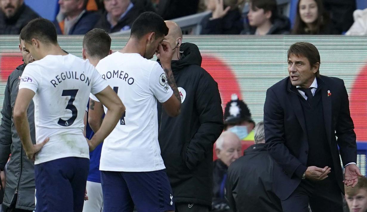 Hasil semacam ini sudah bisa diduga sebelumnya. Ini kali pertama Conte menerima pekerjaan dari sebuah klub saat kompetisi sedang berjalan. Gagasannya pastinya belum bisa diterima dengan sepenuhnya oleh para pemain Tottenham. (AP Photo/Jon Super)