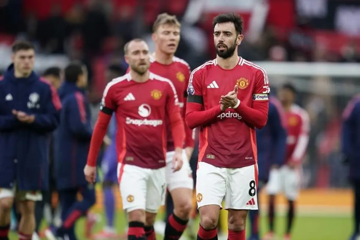 Bruno Fernandes usai laga Premier League antara Manchester United vs Crystal Palace di Old Trafford, Minggu 2 Februari 2025. (c) AP Photo/Dave Thompson