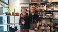 Couplepreneur Ini Pede Kenalkan Lurik Asli Jogja, Sukses Sulap Kain Tradisional Jadi Fashion Kekinian