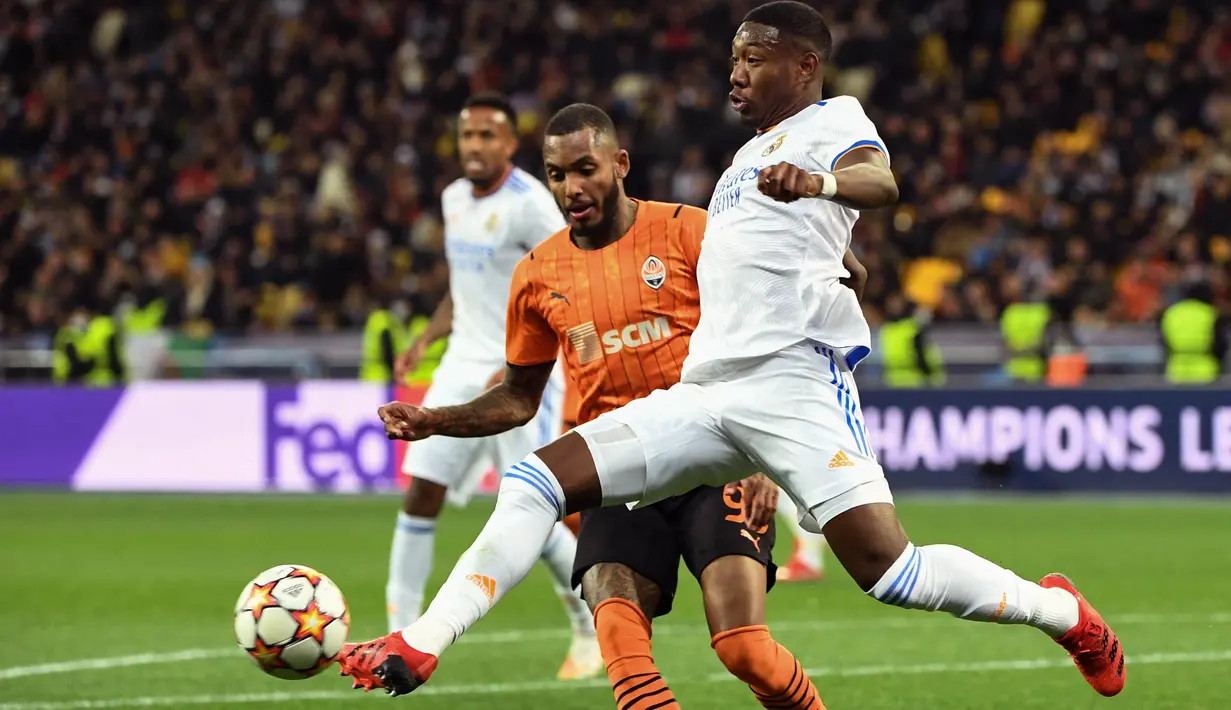 David Alaba - Bek serbabisa asal Austria ini baru bergabung dengan Real Madrid di jendela transfer musim panas ini. Dengan segala kemampuan dan segudang pengalamannya, Alaba diprediksi bisa menjadi pembeda di laga El Clasico kali ini. (AFP/Sergei Supinsky)