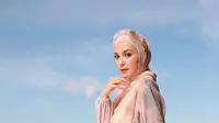 8 Model Gamis Baby Pink dan Silver Blue 2025, Pilihan Warna Lembut untuk Tampilan Feminin